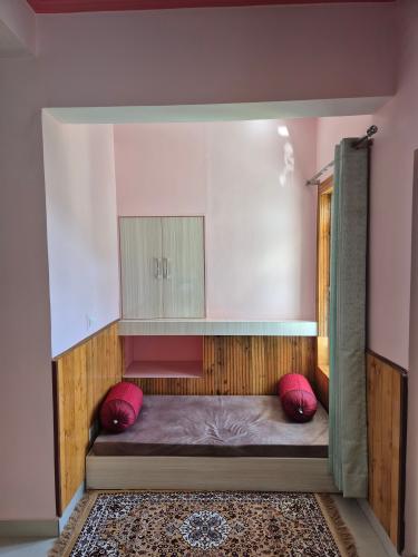 super_deluxe_room_with_himalayan_view_-_1_bed_room