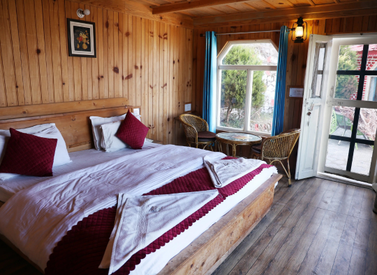 Super Deluxe Double Bed Hutt Himalaya