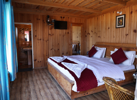 Super Deluxe Double Bed Hutt Himalaya