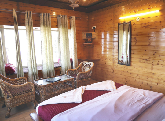 Super Deluxe Double Bed Hutt Himalaya